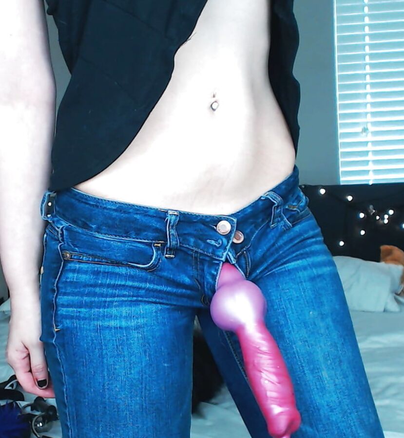Slutty Ladies and Their Strapons that I Love too!