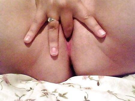 Je doigte la chatte de ma femme