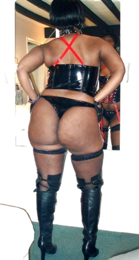 black en latex et soumise