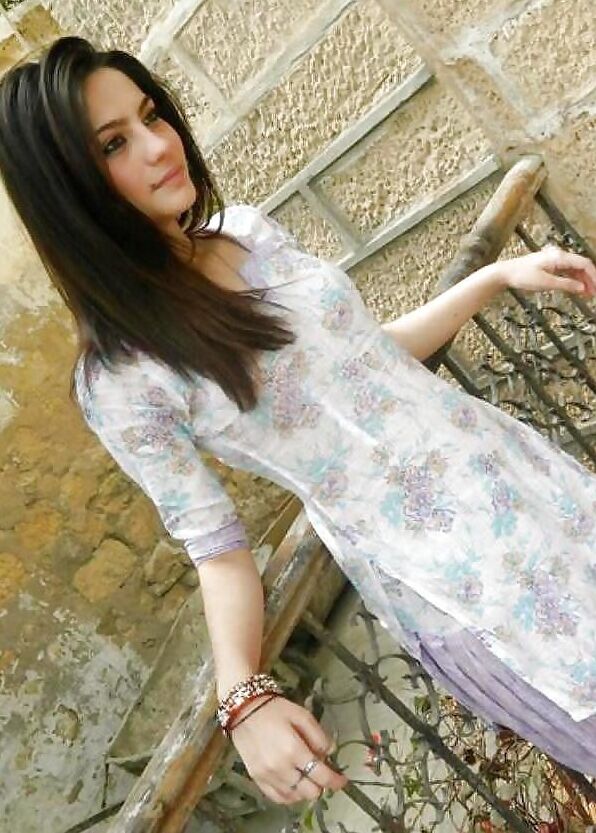 ht girl favrit pose