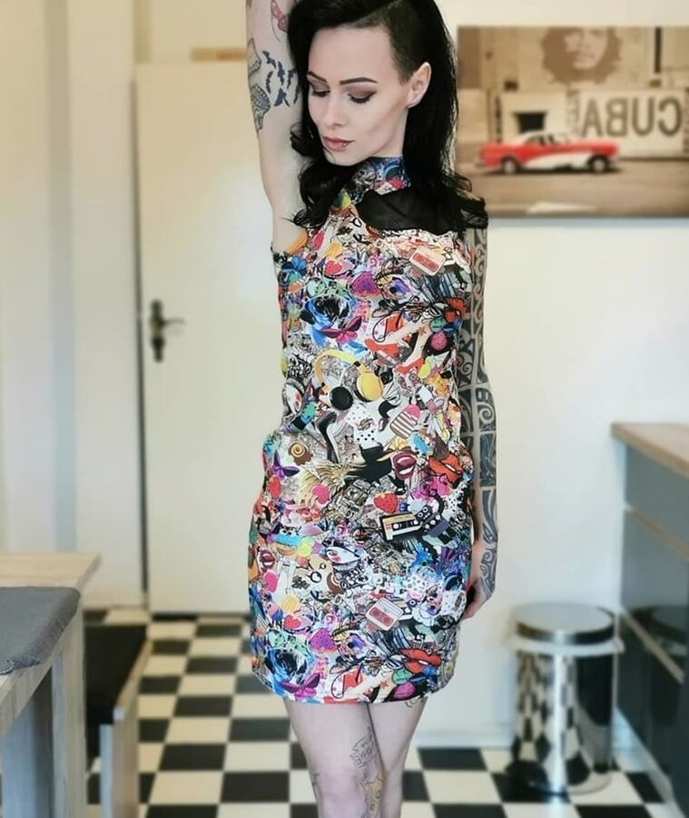 Hot tattooed babe