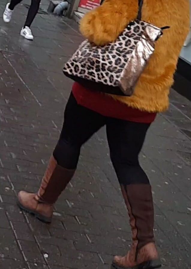 Big butt in boots and leggings