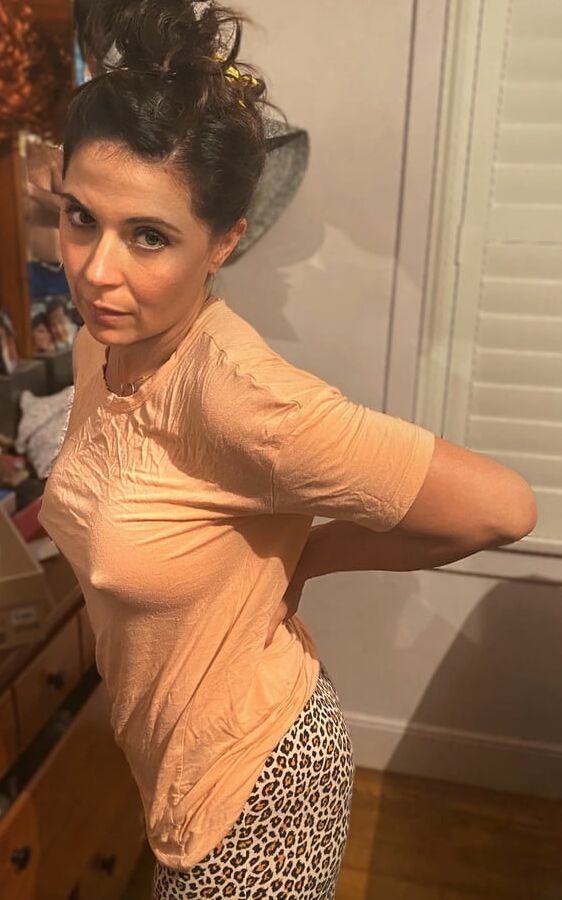 Amateur MILF Big TEASE