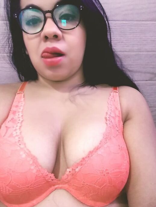 Latina selfie