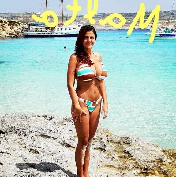 STACKED MILF travel diary