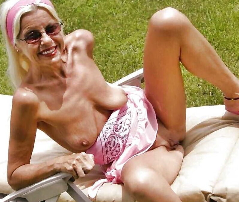 Shaggy blonde mature
