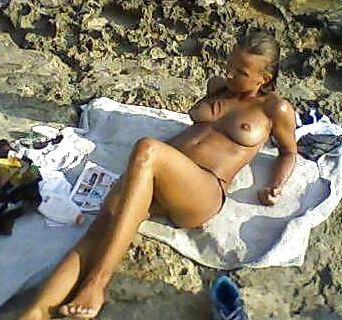 A s a A k i r a topless in metro