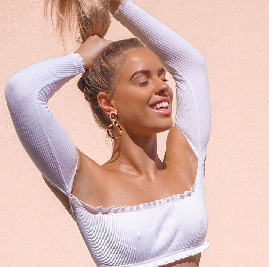 INSTA BABE ANGIE