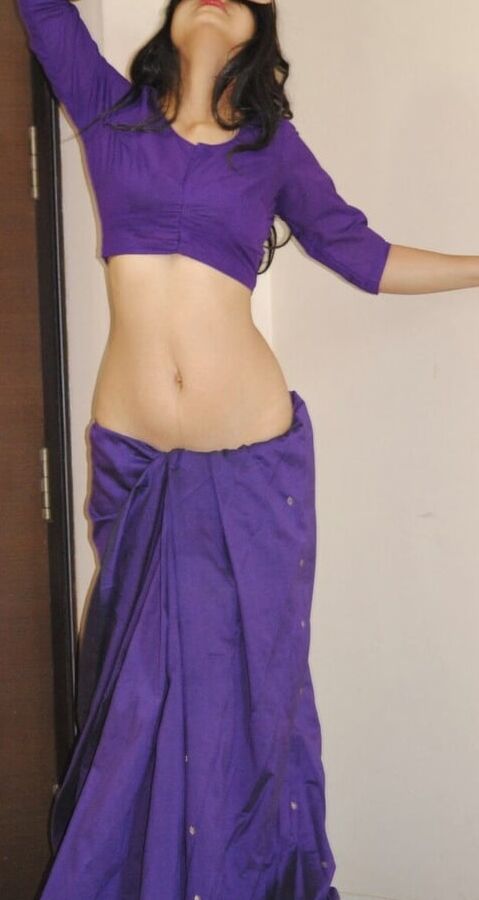 hot bhabhi different pose pics