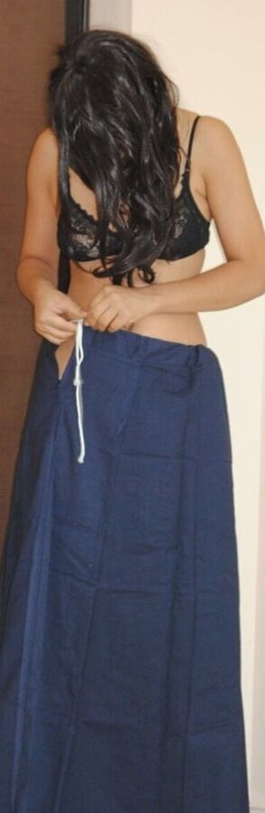 hot bhabhi different pose pics