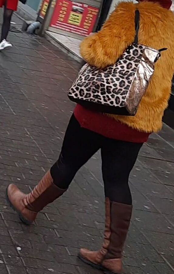 Big butt in boots and leggings