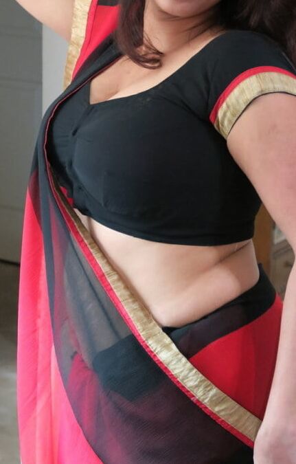 hot bhabhi different pose pics