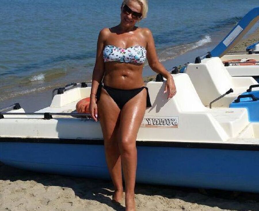 ROU ROMANIAN MILFS A ROMANIAN CLASSY MOM PUSSY