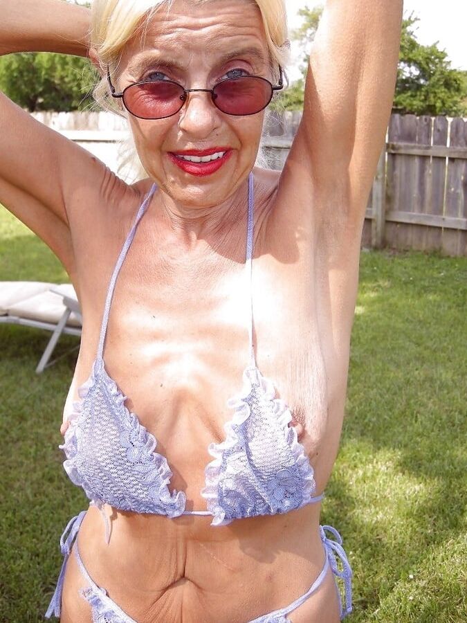 Shaggy blonde mature
