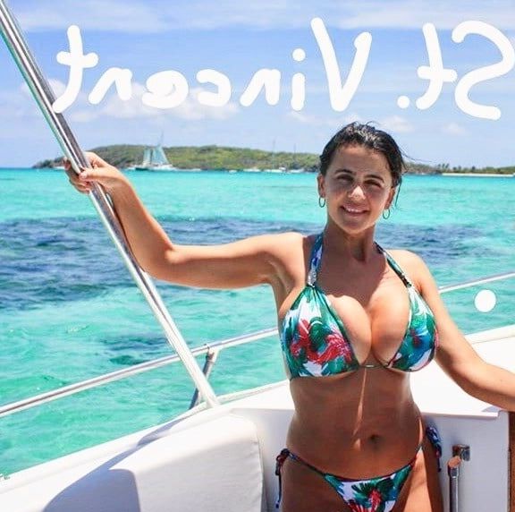 STACKED MILF travel diary