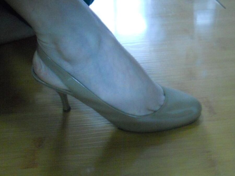 My wife&;s heels are fucked by my friends like a prostitute
