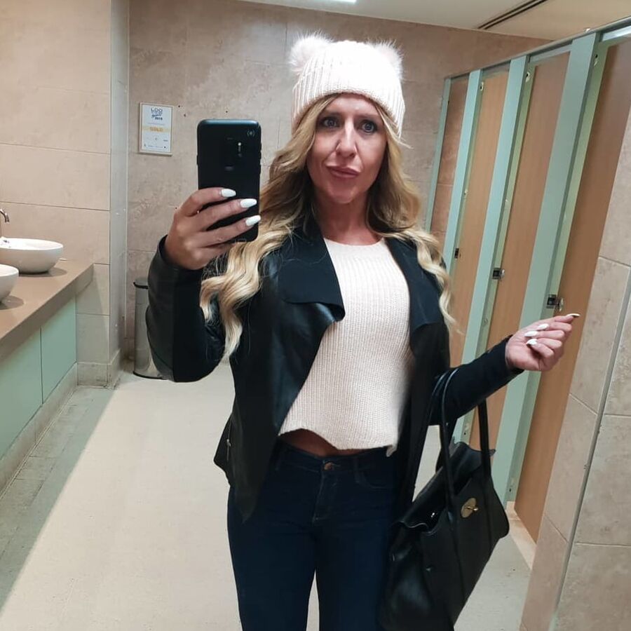 HOT STOCKING MILF