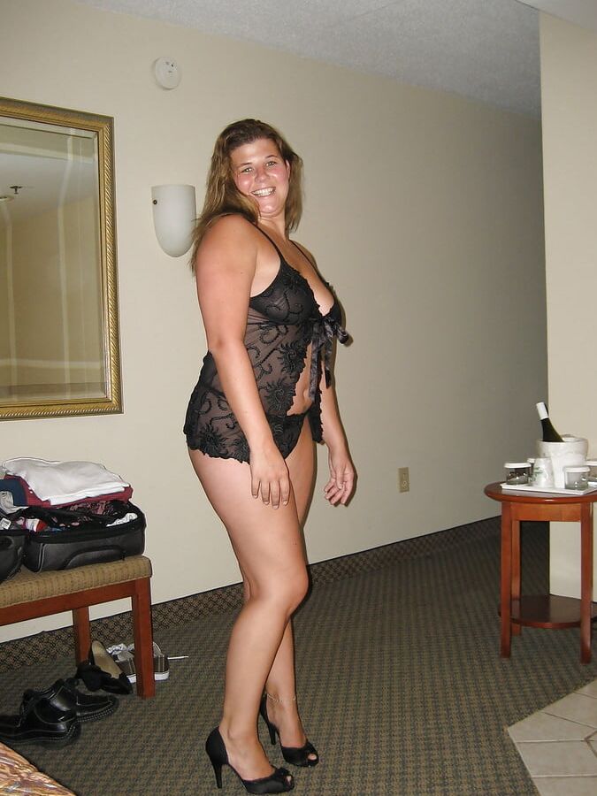 Shelly - Chunky Kansas Housewife
