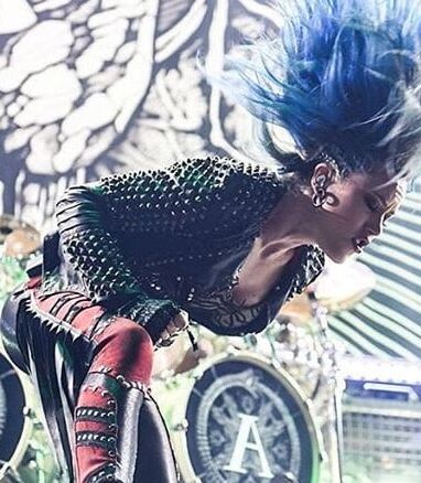 Alissa White-Gluz jerk material