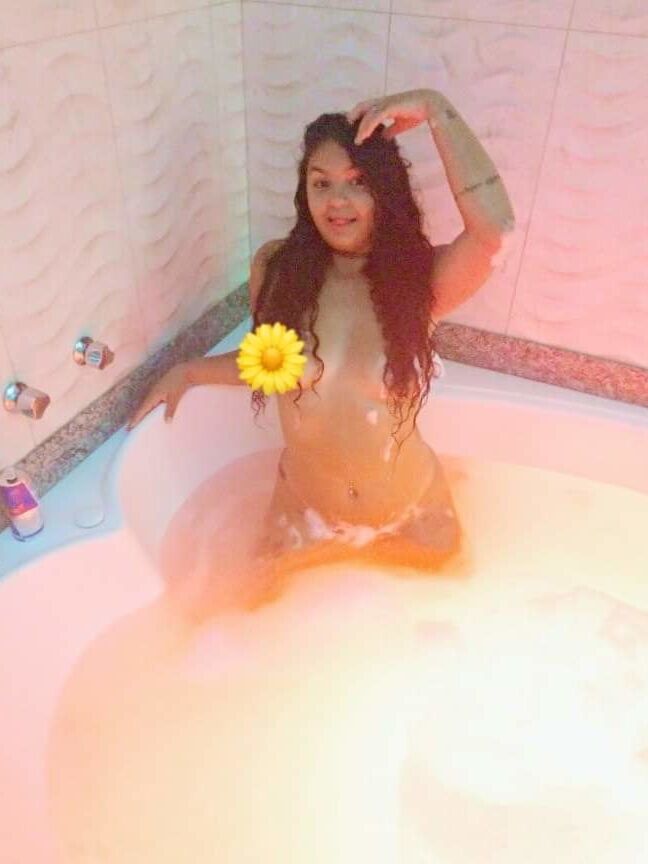 LARISSA PACHECO