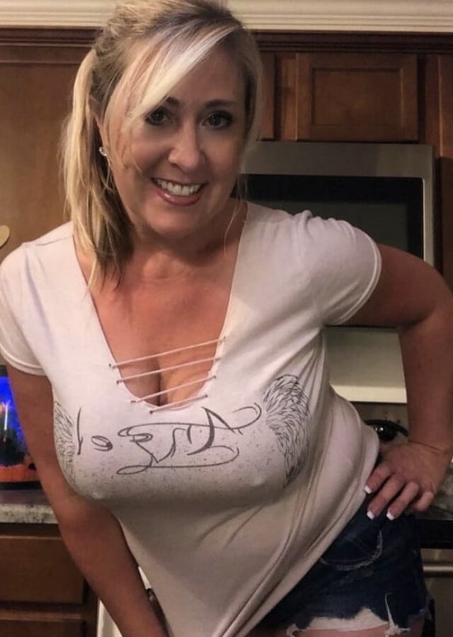 Sexy Milf Showing Off