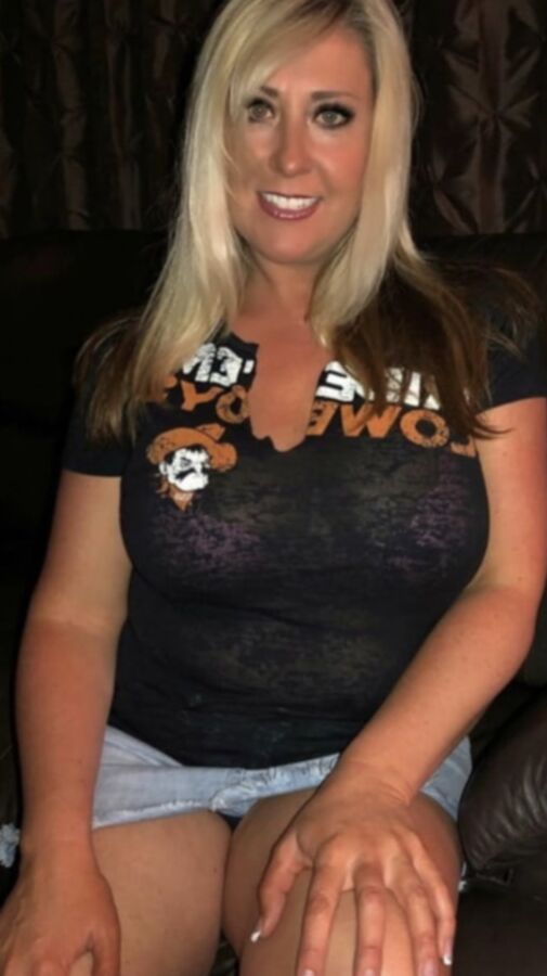 Sexy Milf Showing Off
