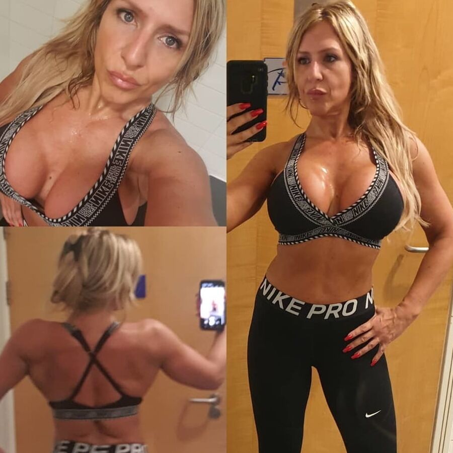 HOT STOCKING MILF