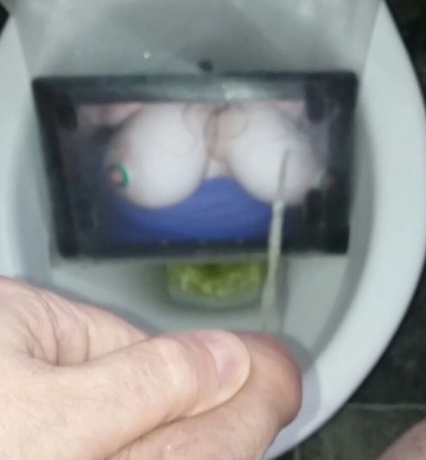 Mandukas Maria Piss tributes