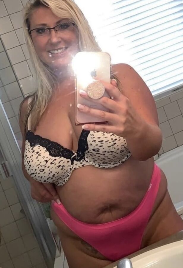 Sexy Milf Showing Off