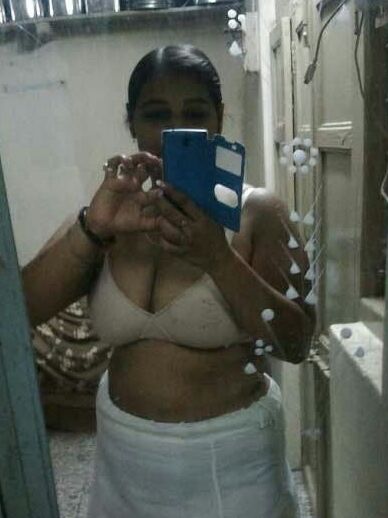 IN SUPER AUNTY