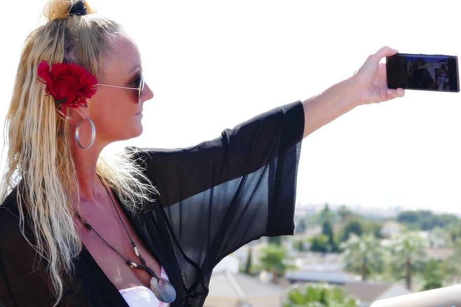 selfshot photos for my fans - behind the scenes