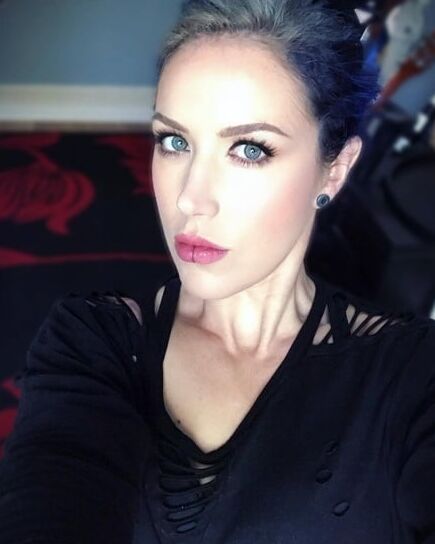 Alissa White-Gluz jerk material