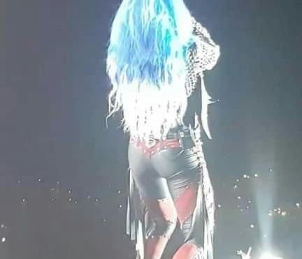 Alissa White-Gluz jerk material