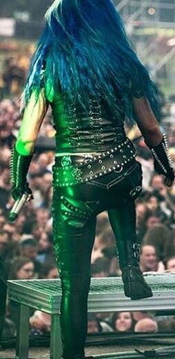Alissa White-Gluz jerk material
