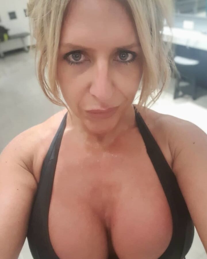 HOT STOCKING MILF