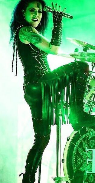 Alissa White-Gluz jerk material