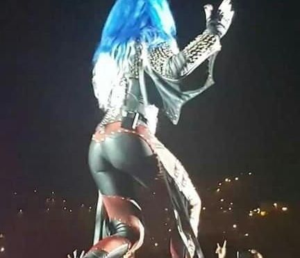 Alissa White-Gluz jerk material