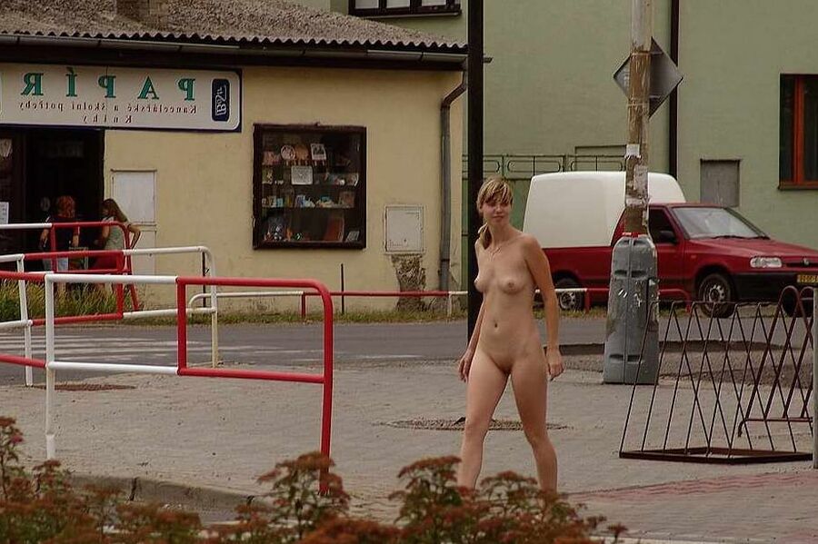 Moshe Presents Nude in Public