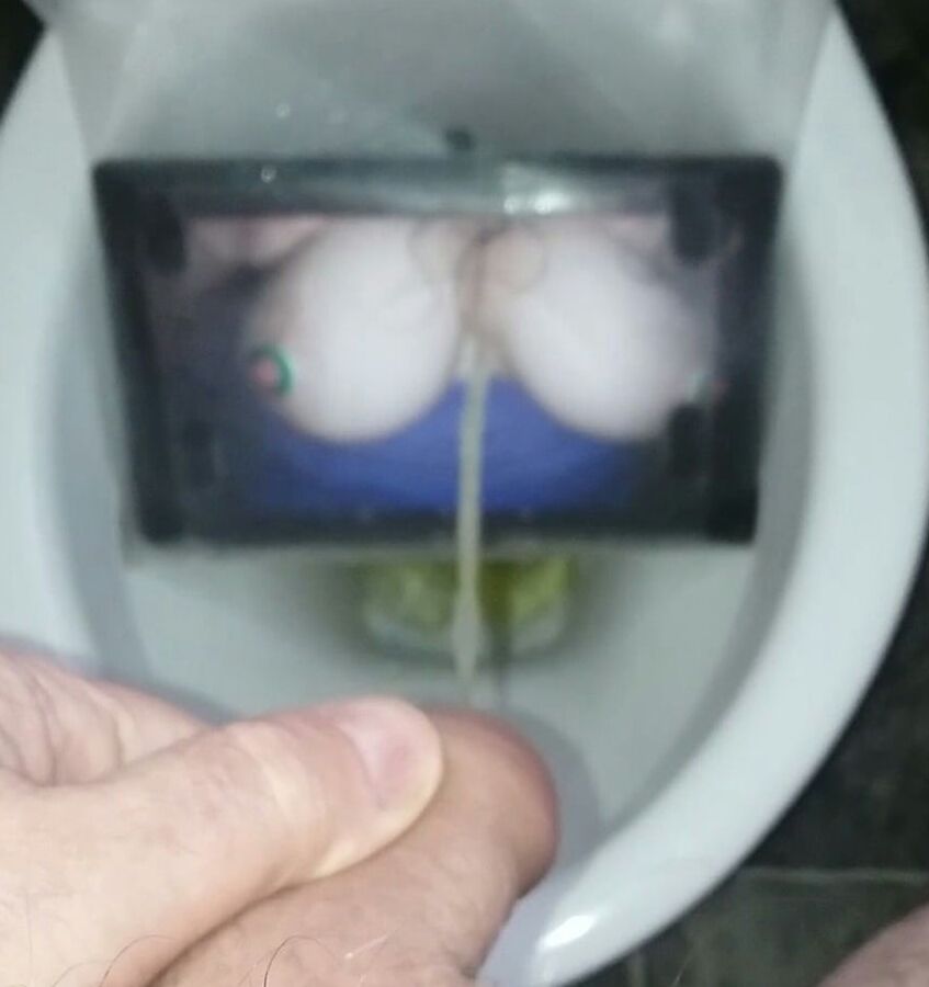 Mandukas Maria Piss tributes