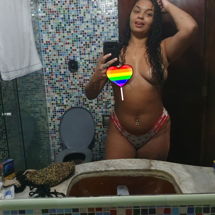 LARISSA PACHECO