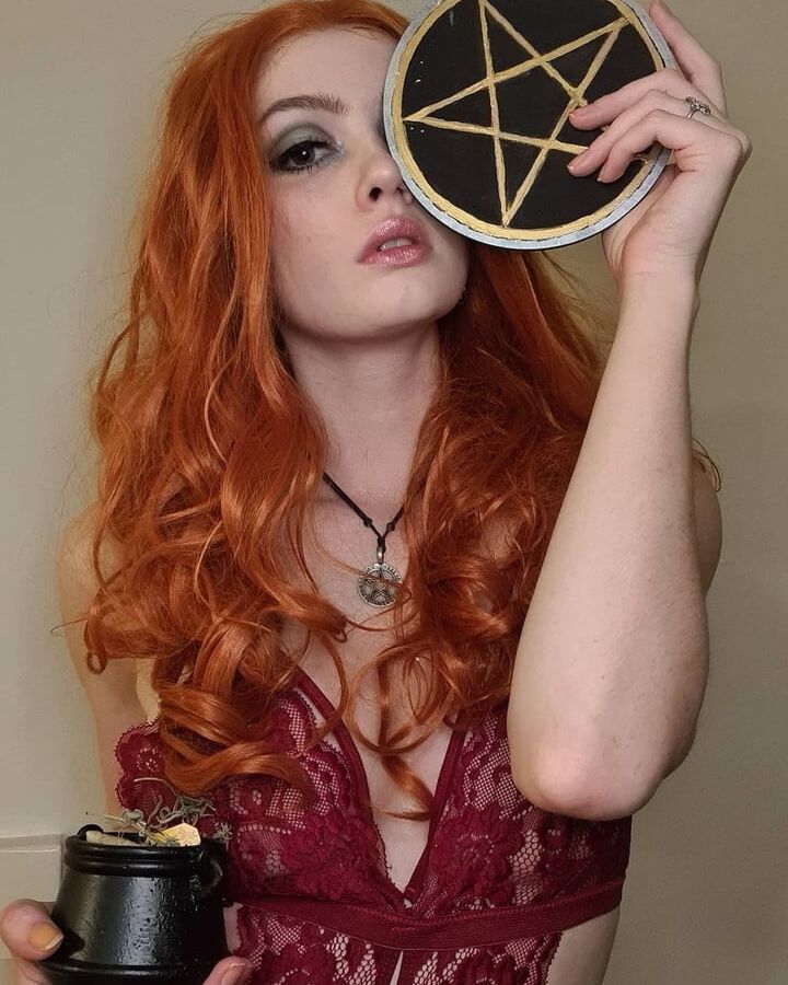 Hot Model Annaliese