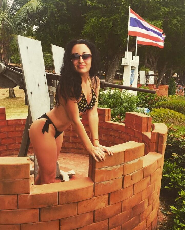 slender sexy bitch Valeria