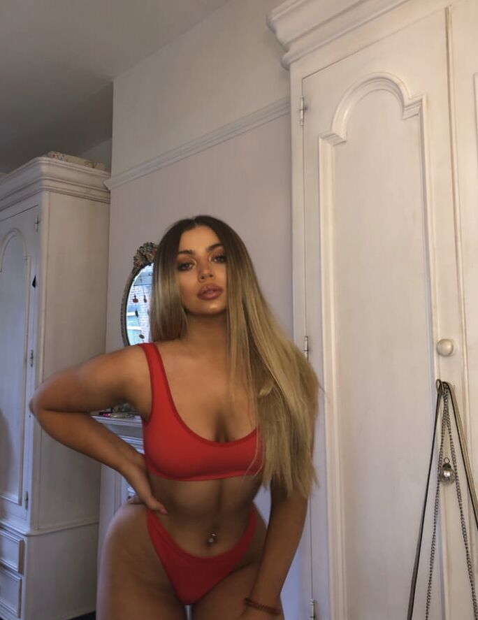 Curvy Vanilla Amateur
