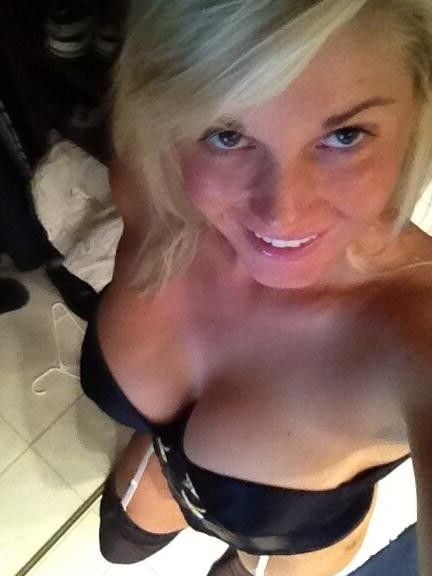 Big Fake Tits On Sexy Sexting MILF