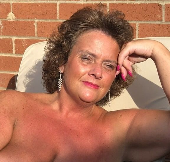 Sexy Famous Arab MILF Yousra