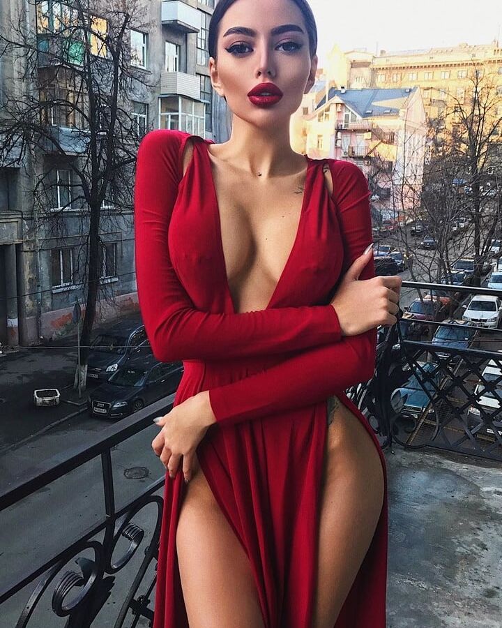 Alena Omovych