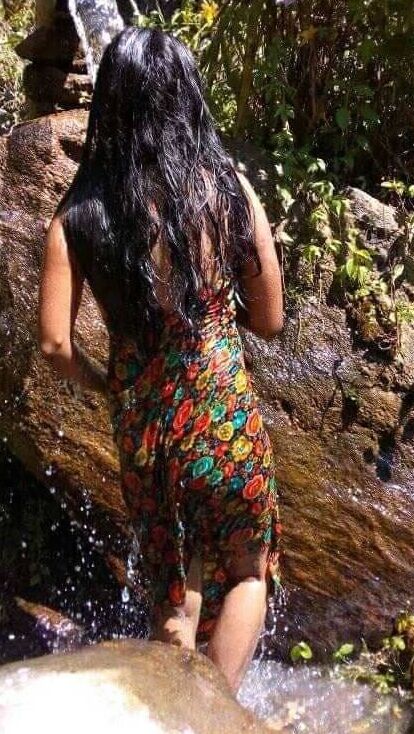 sri lankan wife public bath