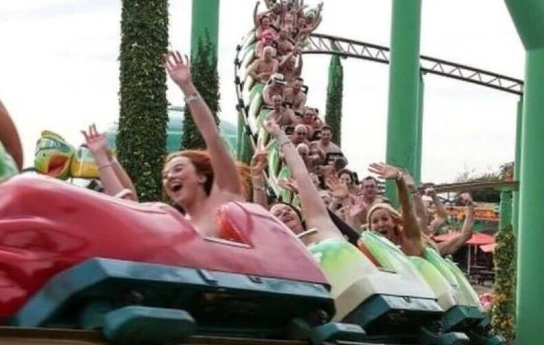 Nackt in Roller Coaster