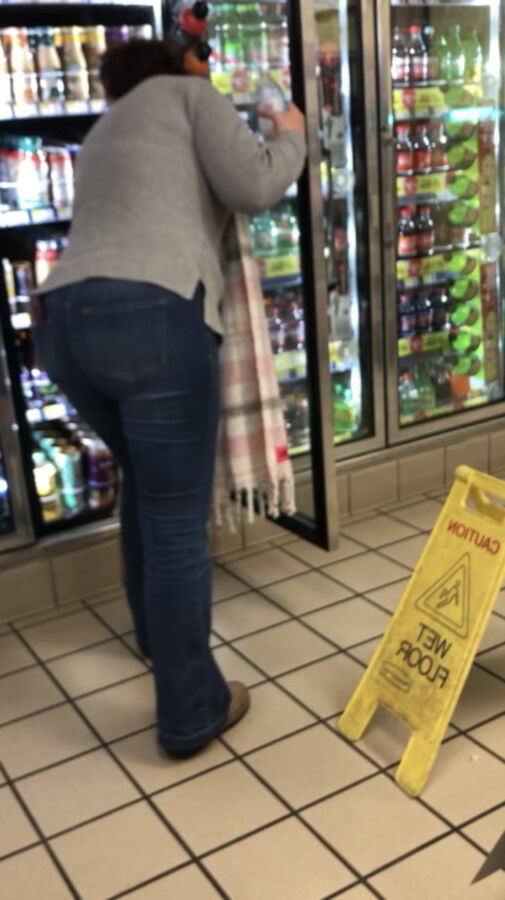 Southern MILF in Jeans