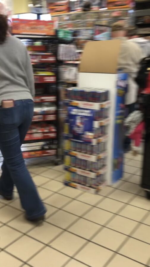 Southern MILF in Jeans
